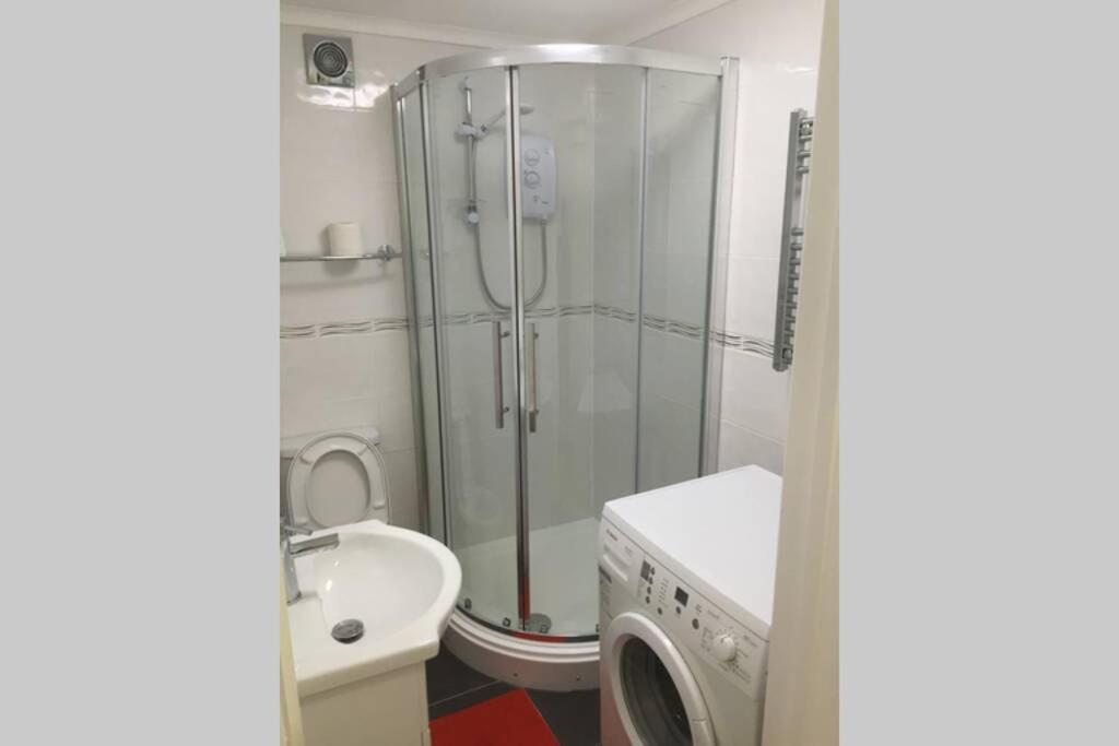 Private Studio Home Away From Home ... Sutton  Ngoại thất bức ảnh